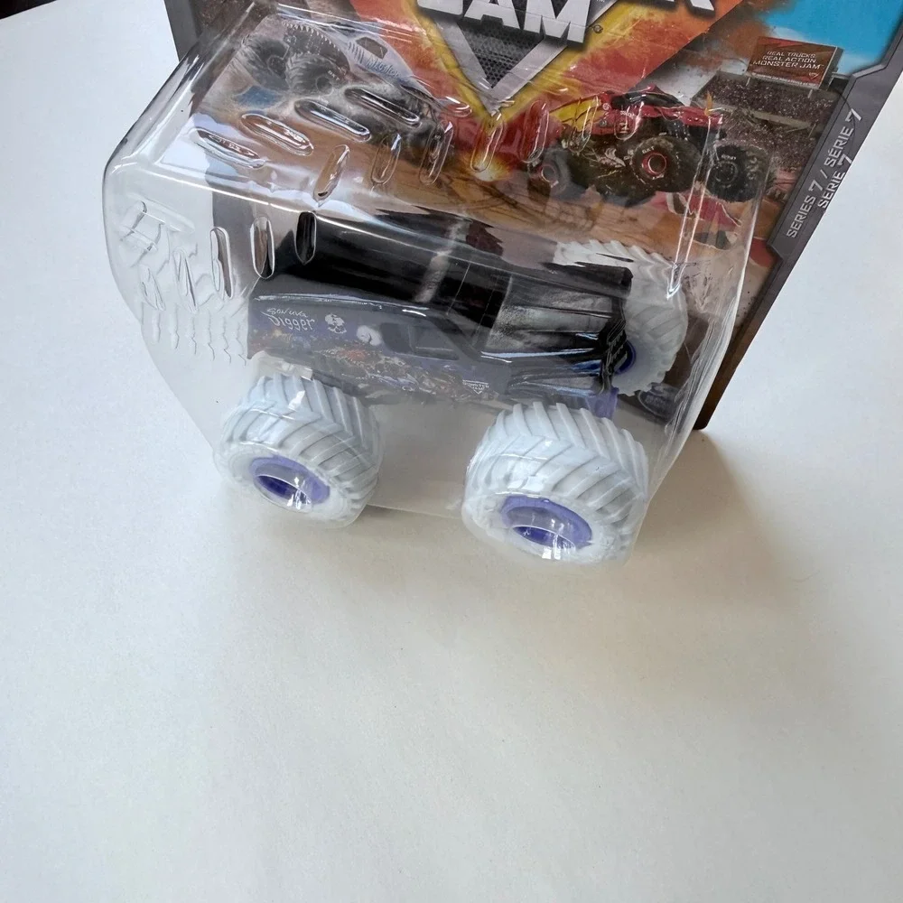 Monster Jam Son-uva Digger 1:64‎ Scale Die-Cast Truck Series 7 White Tires New